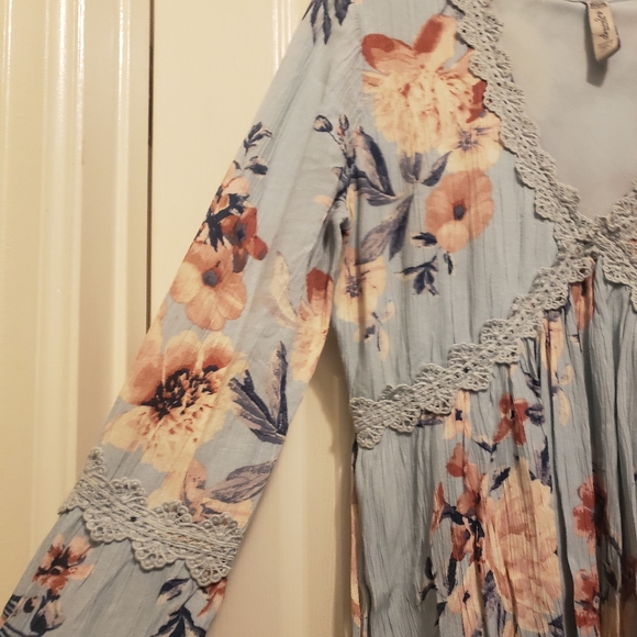 Boho long sleeve mini dress with crochet detail - Picture 3 of 4